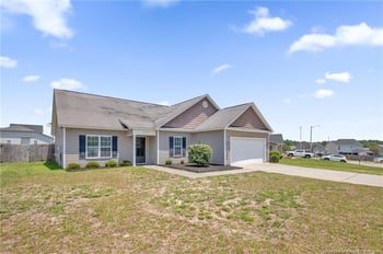 2544 Hunting Bow Dr, Hope Mills, NC 28348