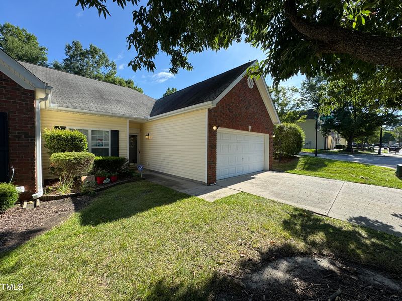 2545 Forest Shadows Ln, Raleigh, NC 27614