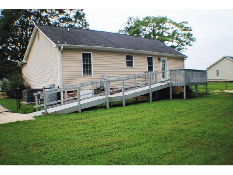2546 Foxfire Ln, Burlington, NC 27217