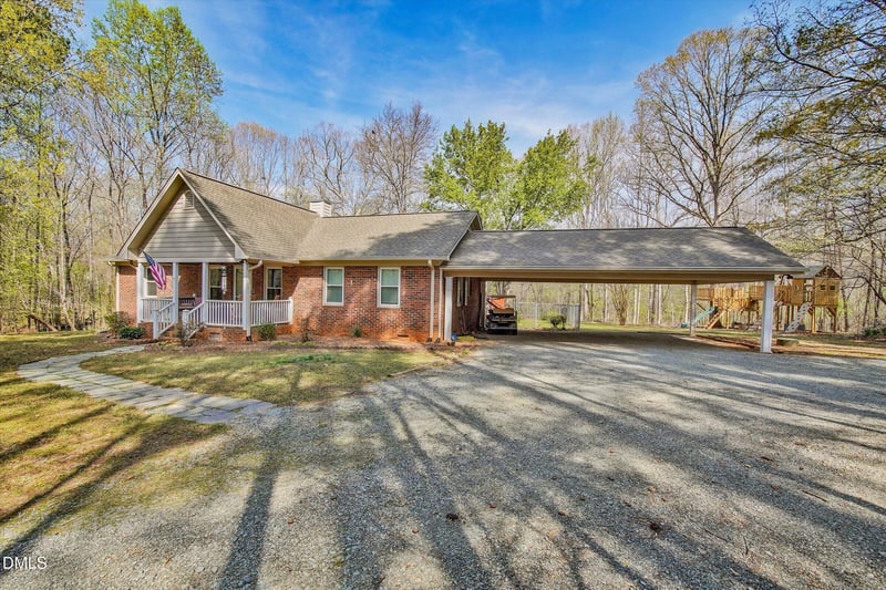 2547 Comanche Trl, Hillsborough, NC 27278