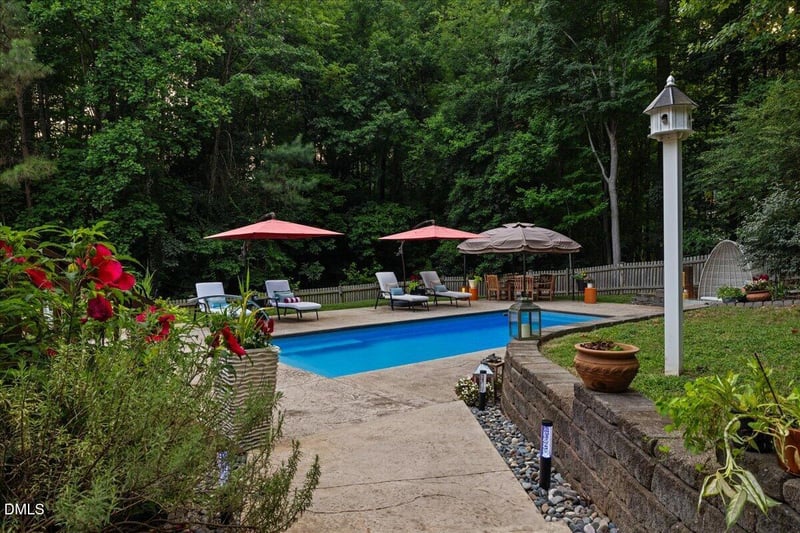 255 Norwalk St, Holly Springs, NC 27540