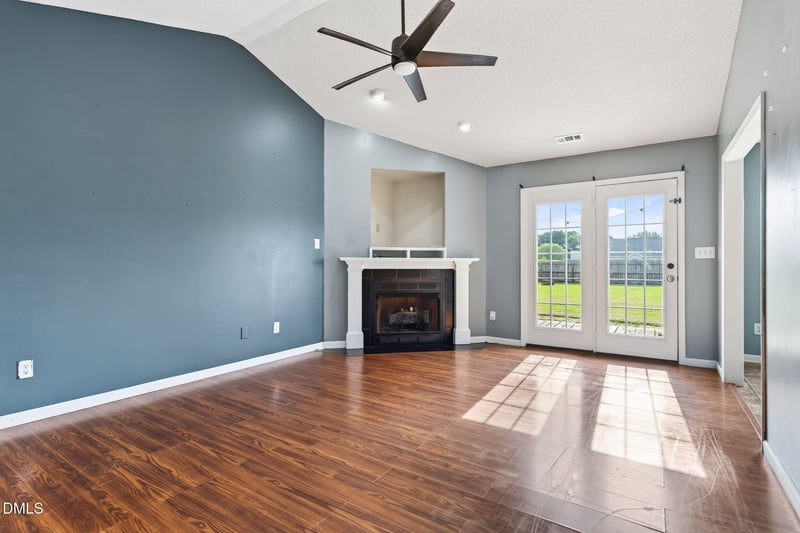 2551 Crumpler Dr, Hope Mills, NC 28348