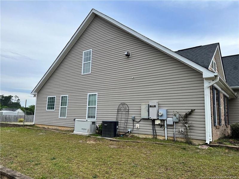 2553 Hunting Bow Dr, Hope Mills, NC 28348