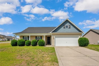 2554 Hunting Bow Dr, Hope Mills, NC 28348