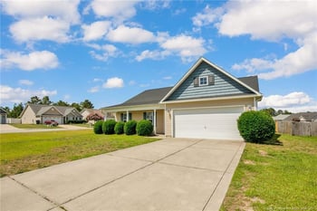 2554 Hunting Bow Dr, Hope Mills, NC 28348