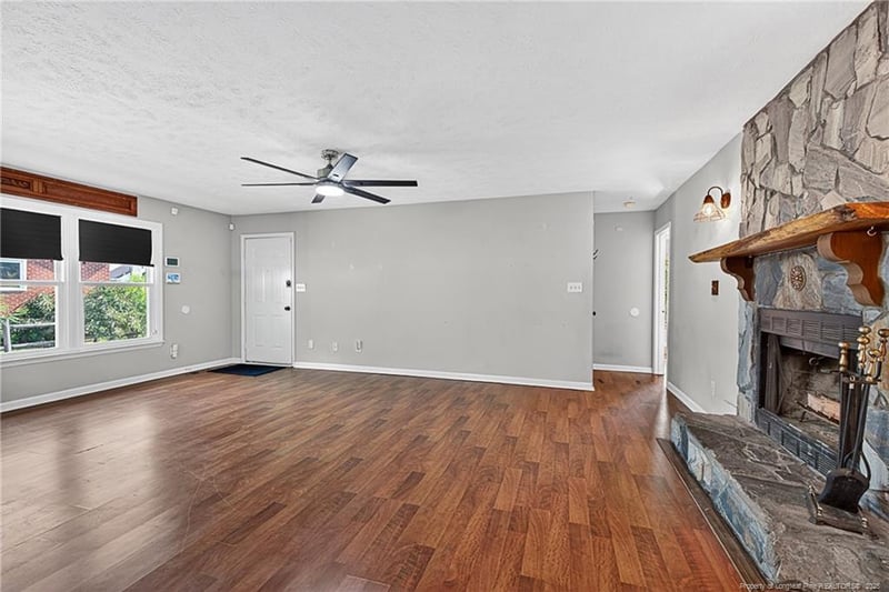 2556 Previs Dr, Fayetteville, NC 28306