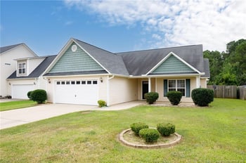 2557 Spinnaker Dr, Hope Mills, NC 28348