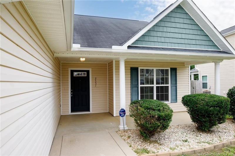 2557 Spinnaker Dr, Hope Mills, NC 28348