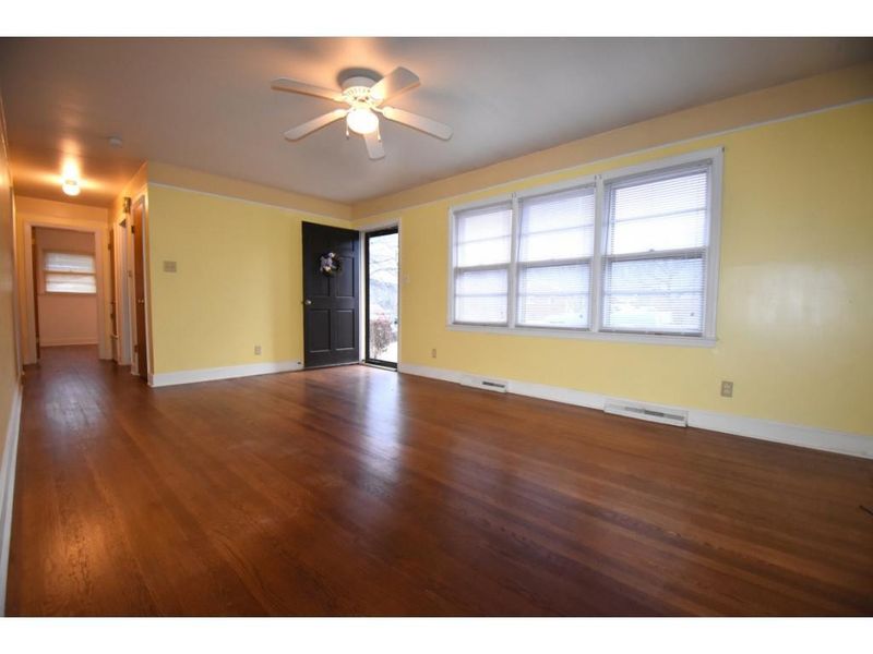 2558 Dare St, Burlington, NC 27217