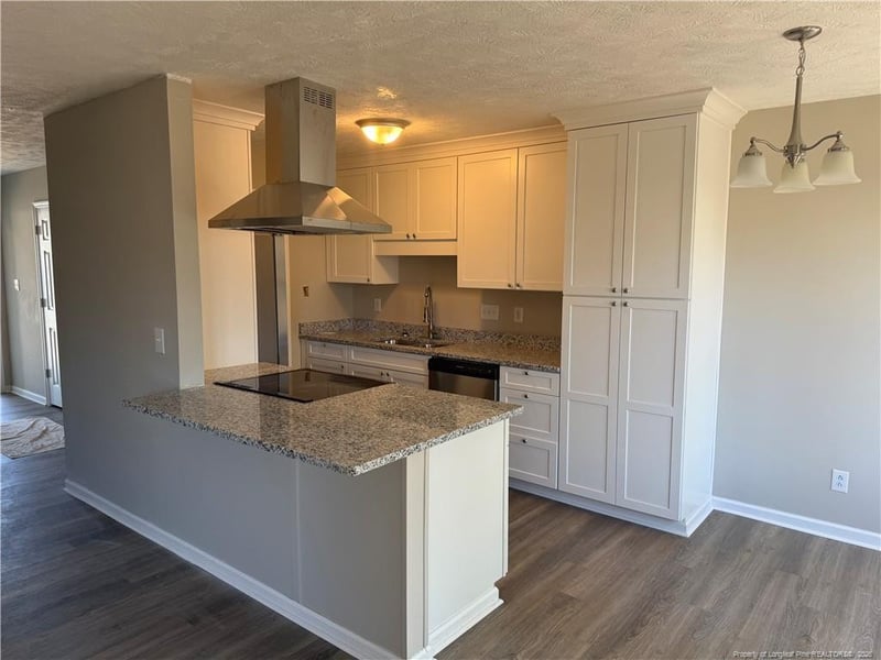 2558 Sourwood Dr, Fayetteville, NC 28301