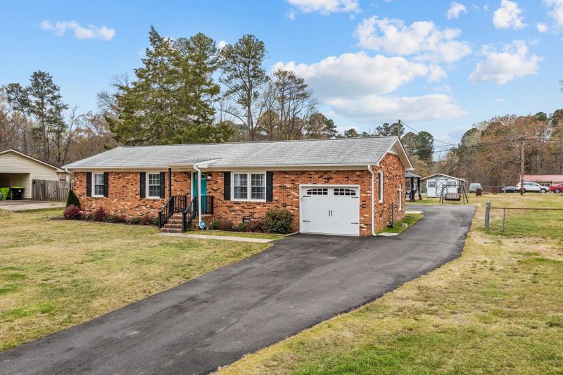 2559 Ardsley Dr, Durham, NC 27704