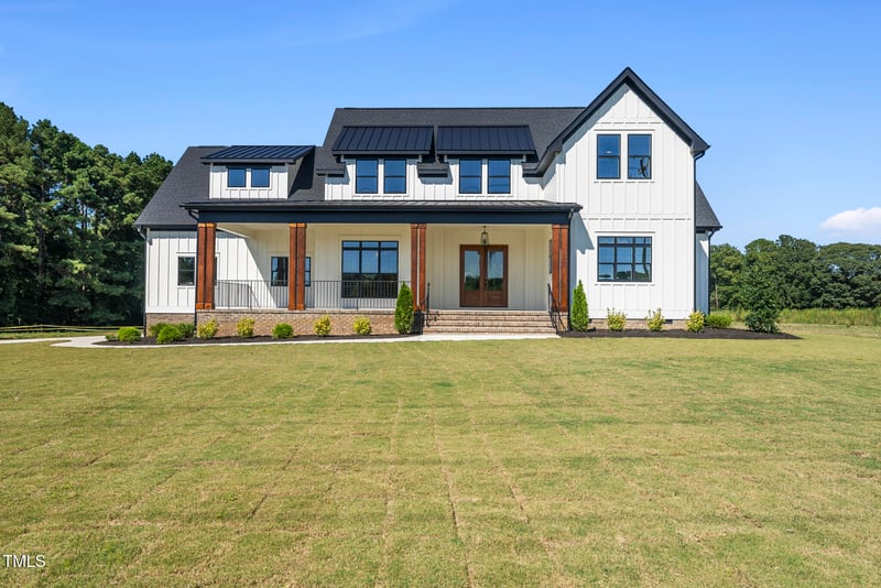 2560 Lassiter Rd, Four Oaks, NC 27524