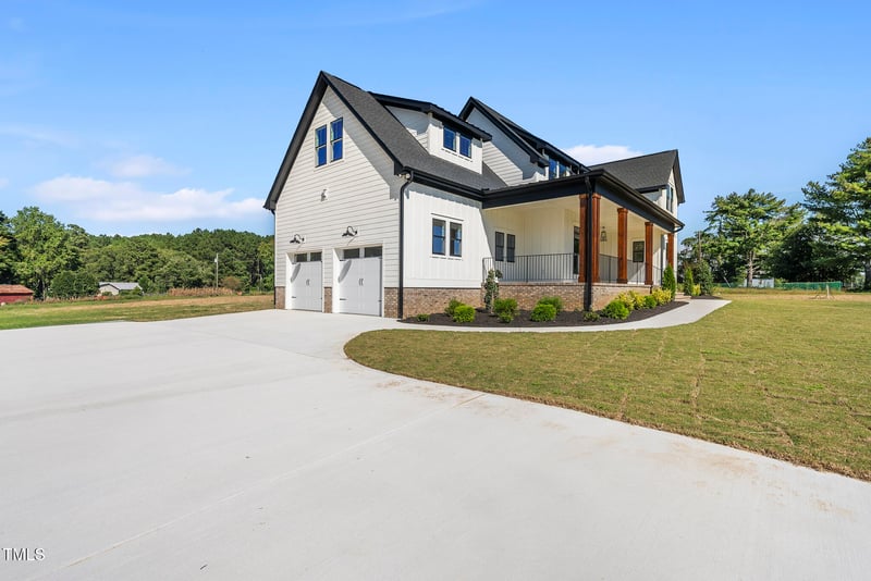 2560 Lassiter Rd, Four Oaks, NC 27524