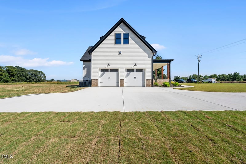 2560 Lassiter Rd, Four Oaks, NC 27524