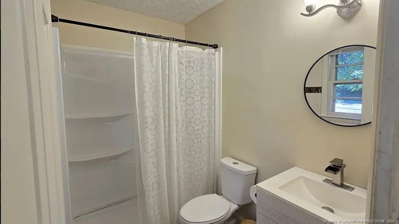 2560 Pine Springs Dr, Fayetteville, NC 28306