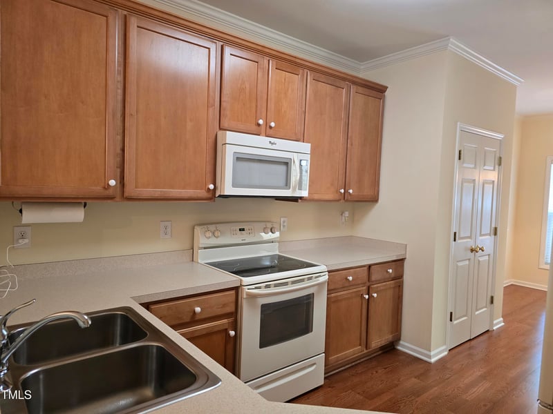 2565 Bent Green St, Raleigh, NC 27614