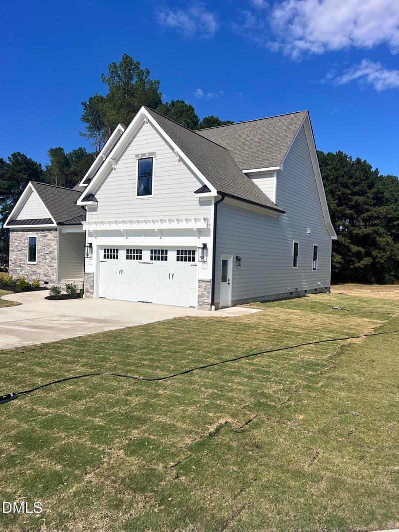 2568 Lassiter Rd, Four Oaks, NC 27524