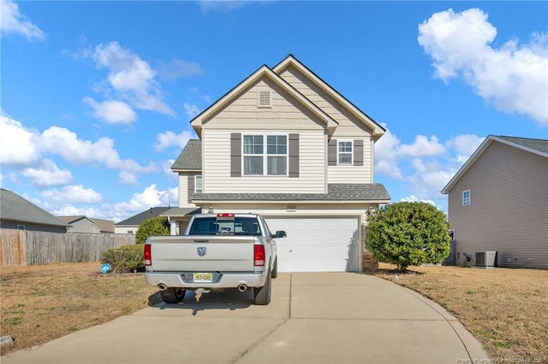 2568 Spinnaker Dr, Hope Mills, NC 28348