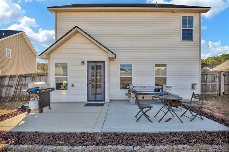 2568 Spinnaker Dr, Hope Mills, NC 28348