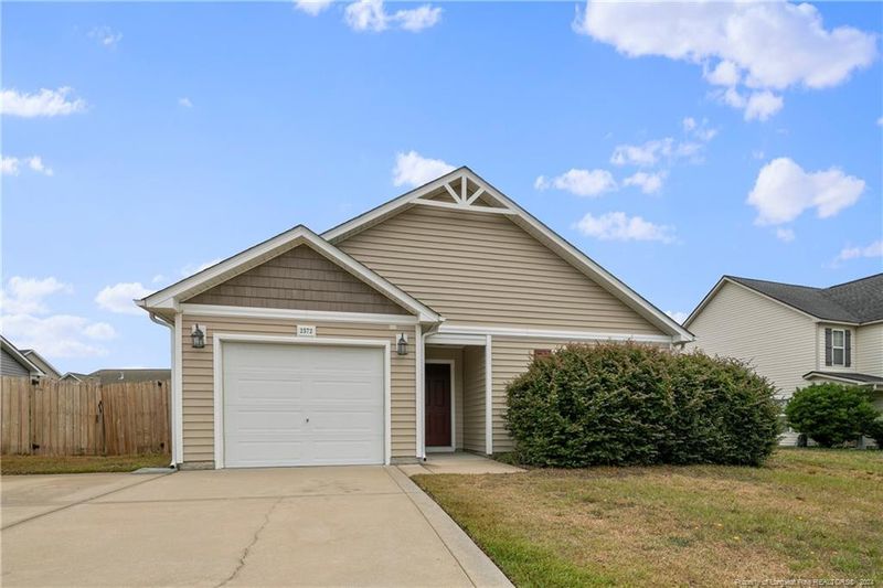 2572 Spinnaker Dr, Hope Mills, NC 28348