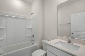 2573 Summersby Dr, Mebane, NC 27302