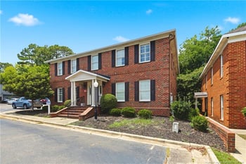 2577 Ravenhill Dr, Fayetteville, NC 28303