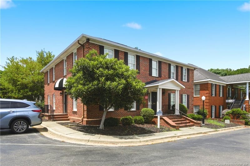 2577 Ravenhill Dr, Fayetteville, NC 28303
