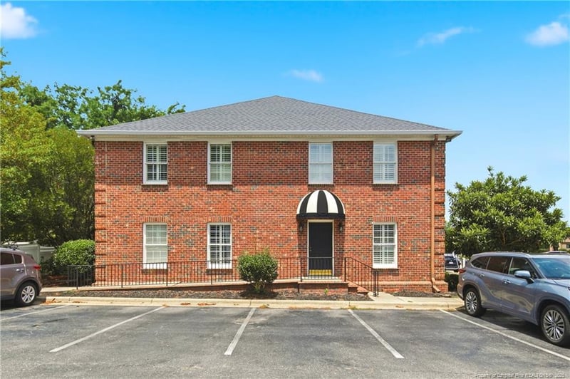 2577 Ravenhill Dr, Fayetteville, NC 28303