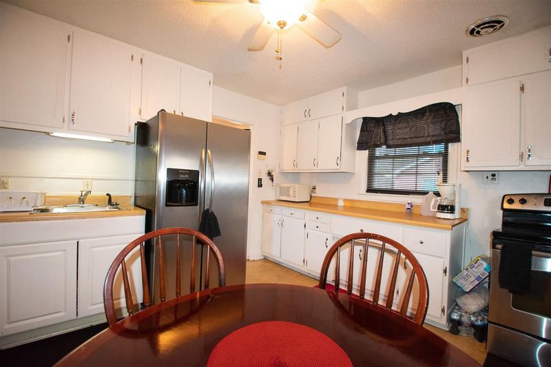 2579 Hyde St, Burlington, NC 27217