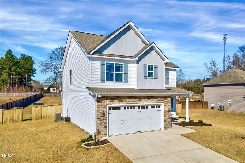 258 Avery Pond Dr, Fuquay Varina, NC 27526