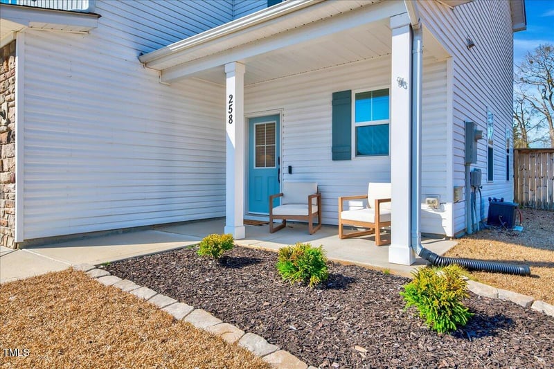 258 Avery Pond Dr, Fuquay Varina, NC 27526