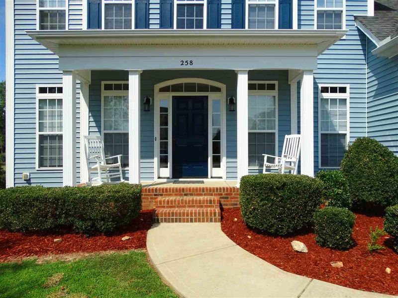 258 Hocutt Farm Dr, Clayton, NC 27527