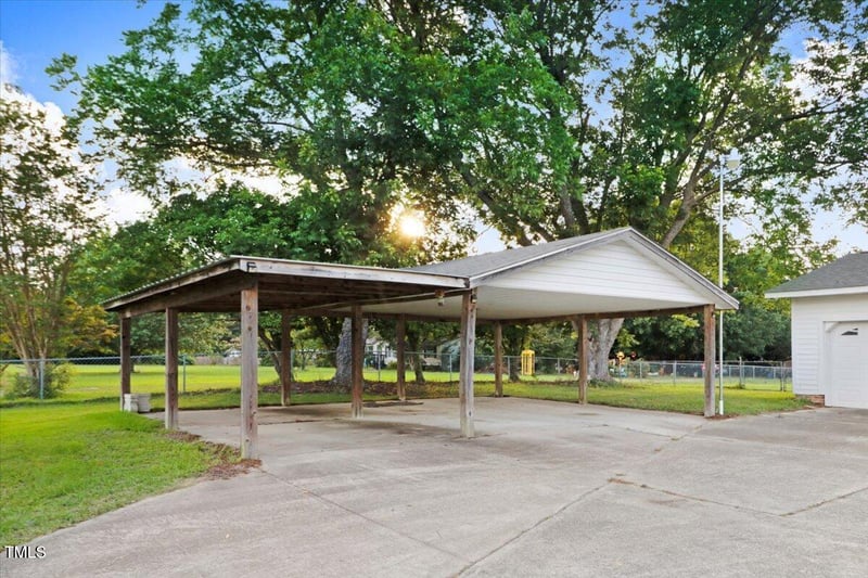 2582 Bakers Chapel Rd, Smithfield, NC 27577