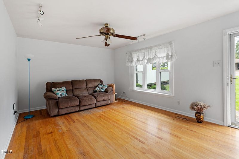 2584 Ardsley Dr, Durham, NC 27704