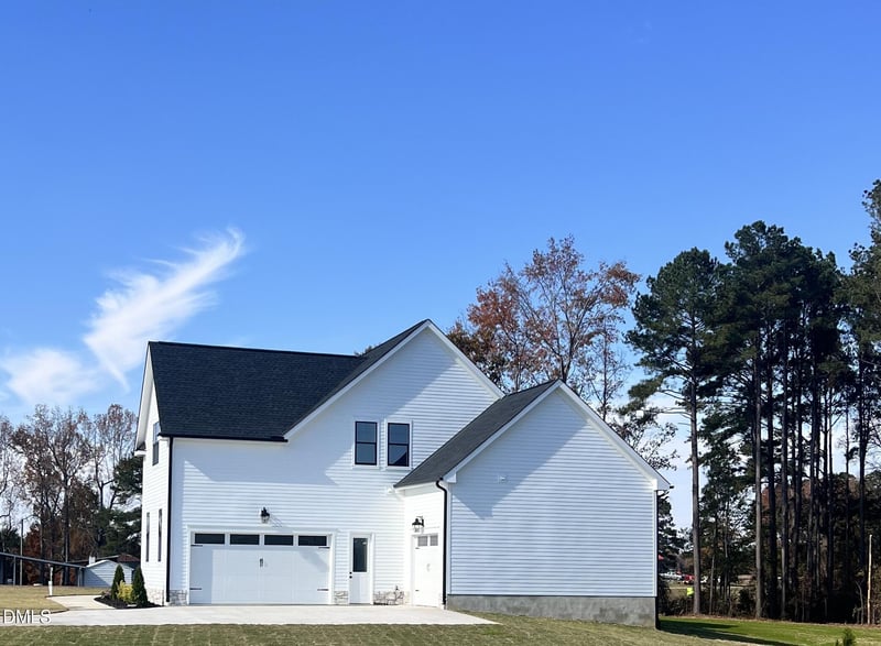 2590 Lassiter Rd, Four Oaks, NC 27524