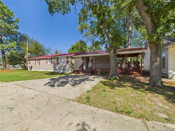 2597 Pinecrest Dr, Fayetteville, NC 28306