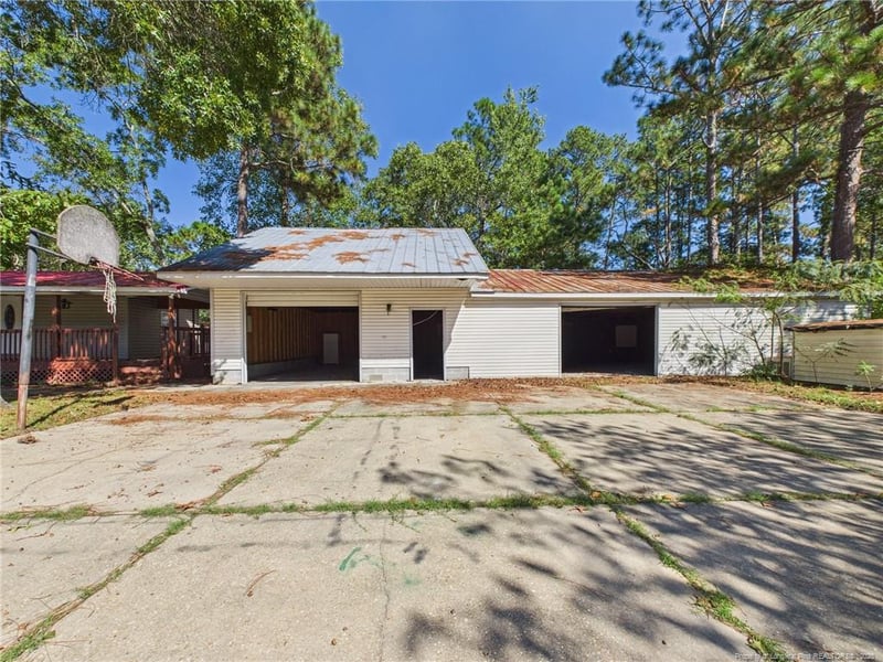 2597 Pinecrest Dr, Fayetteville, NC 28306