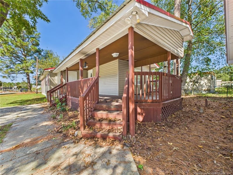 2597 Pinecrest Dr, Fayetteville, NC 28306