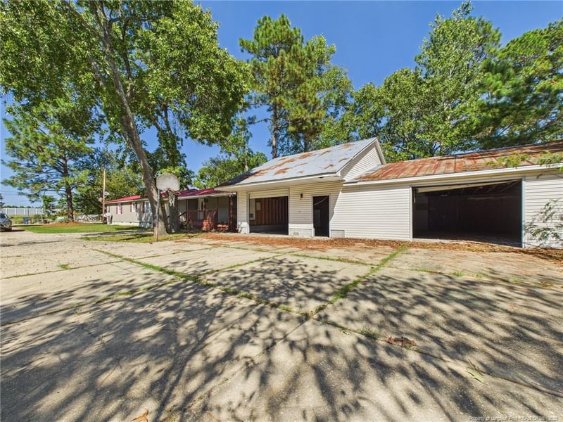 2597 Pinecrest Dr, Fayetteville, NC 28306