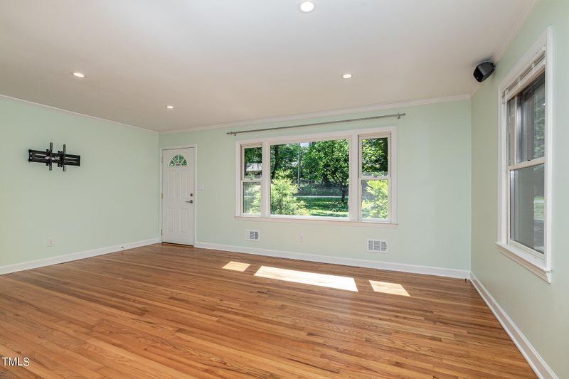 26 S Circle Dr, Chapel Hill, NC 27516