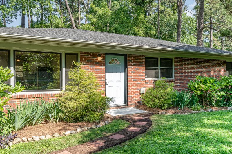26 S Circle Dr, Chapel Hill, NC 27516