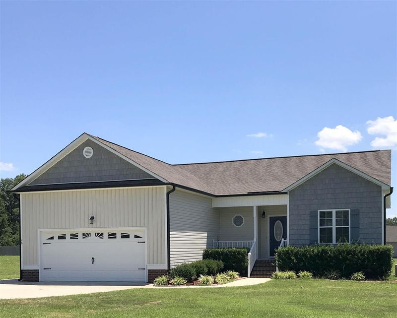 26 Moonlight Dr, Fuquay Varina, NC 27526