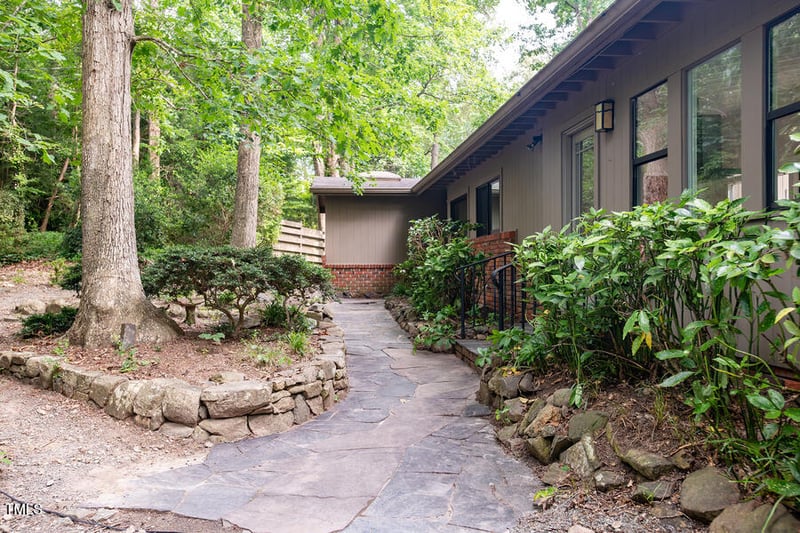 26 Mt Bolus Rd, Chapel Hill, NC 27514