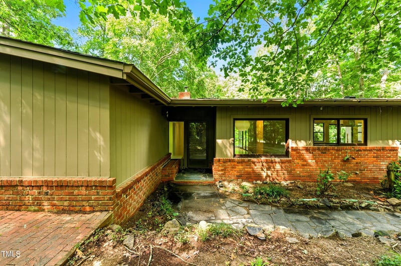 26 Mt Bolus Rd, Chapel Hill, NC 27514