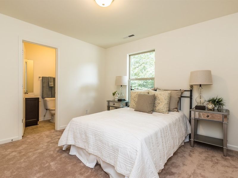 26 Rochambeau Ct, Durham, NC 27704