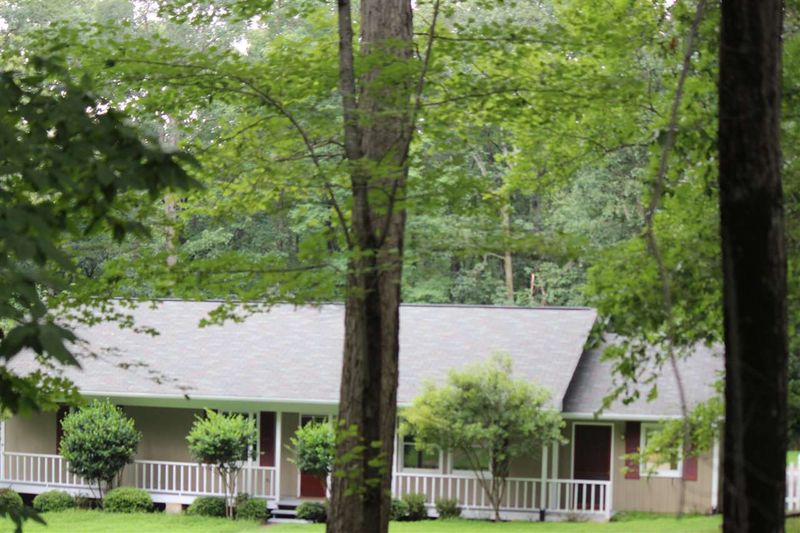 260 Booth Rd, Chapel Hill, NC 27516