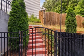 260 Vinewood Pl, Holly Springs, NC 27540
