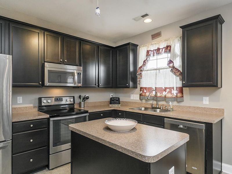 2605 Macdougall Dr, Burlington, NC 27217