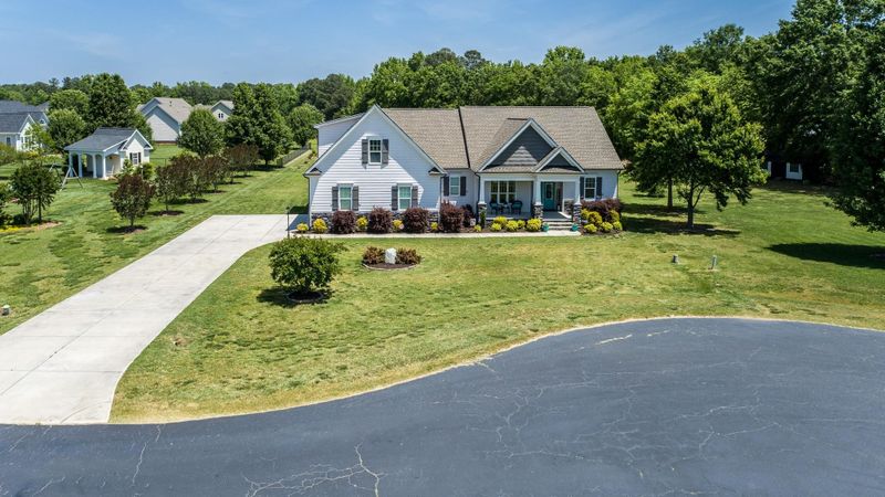 2605 Maple Hollow Ct, Zebulon, NC 27597