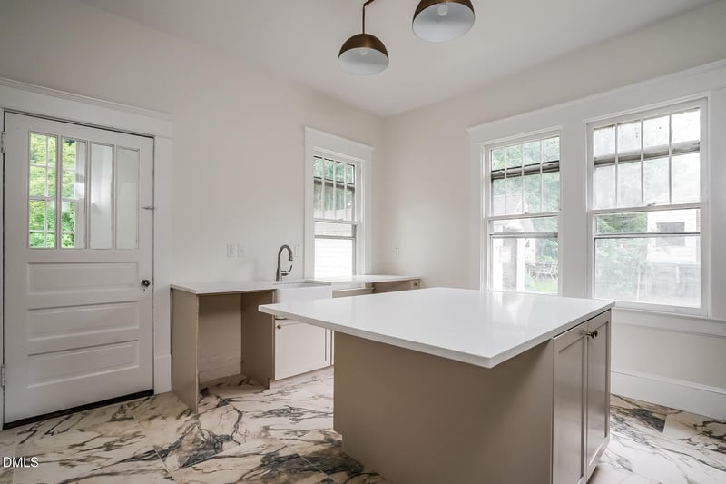 2607 Chapel Hill Rd, Durham, NC 27707